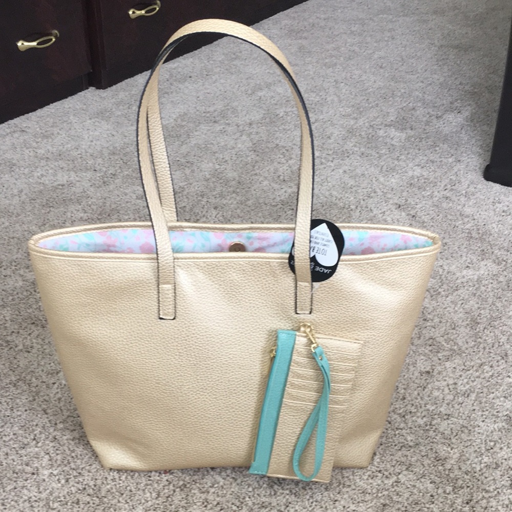 ✨SOLD Brand new tote bag with free wallet